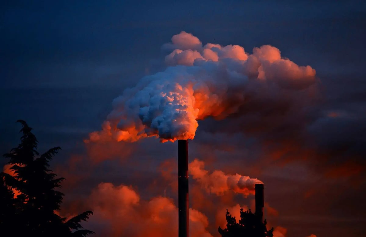 Powerplant emitting greenhouse gas emissions